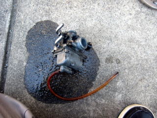 取り外したキャブレター 取り外したキャブレター